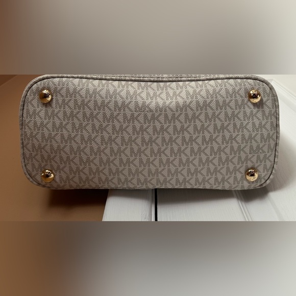 Michael Kors Jet Set Medium Leather Shoulder Bag - Picture 3 of 8